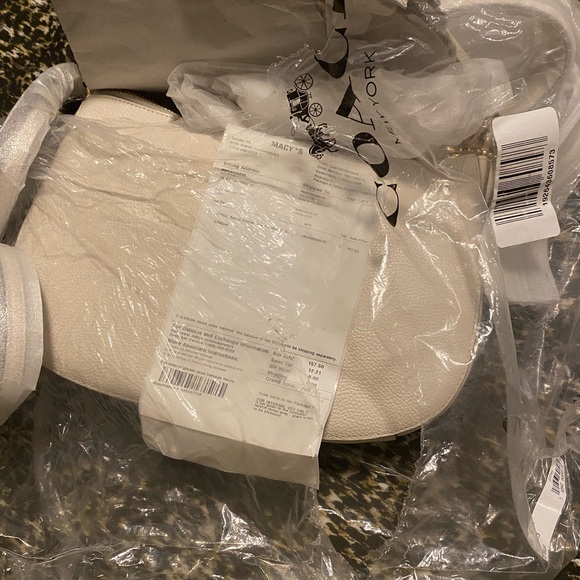 Cream/Ivory Coach pebble leather handbag. Never used, comes with duster bag. - Picture 2 of 3